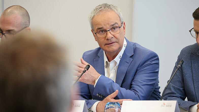 Helmut Dedy, Geschäftsführer Städtetag NRW bei der Pressekonferenz